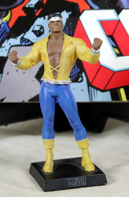 Classic Marvel - action figure and book - Luke Cage