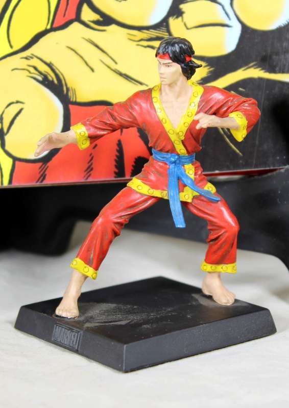 Classic Marvel - action figure and book - Shang-Chi