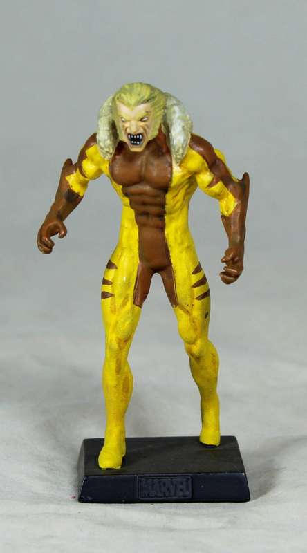 Marvel Classics - Lead hand painted action figure - Sabertooth #84