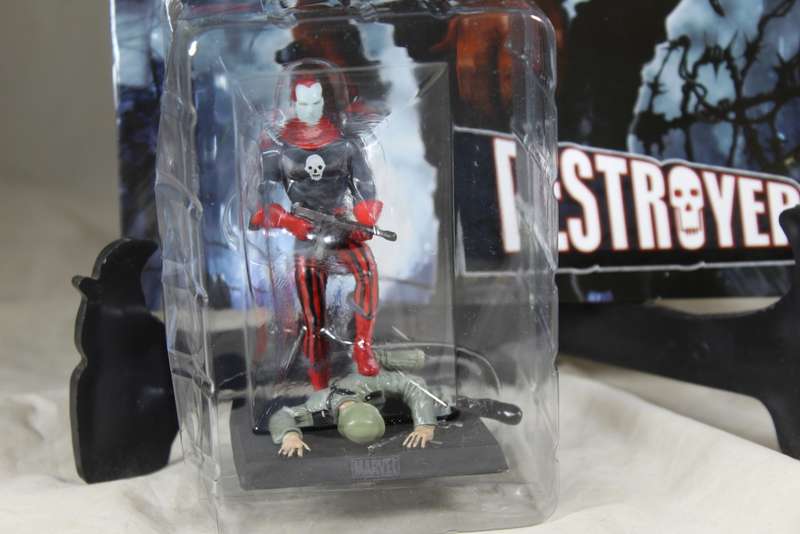 Marvel classics special edition- Lead hand painted figurine and book - Destroyer