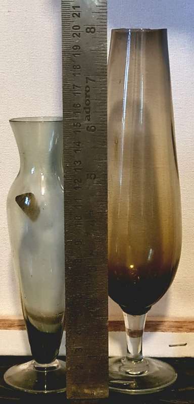 2x vasses one is marked Paloon