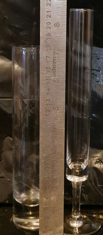 2x rosebud vases