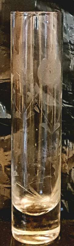 2x rosebud vases