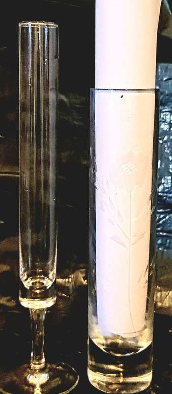 2x rosebud vases