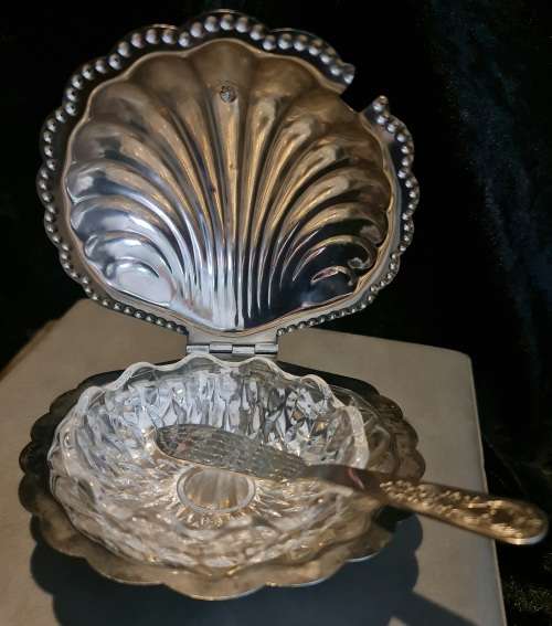  Sea Shell Butter or Caviar Dish with glass insert and spreader