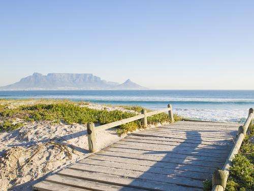 Romantic midweek breakaway at Tableview Cabannas (Bloubergstrand) 28-30 October studio 2 sleeper