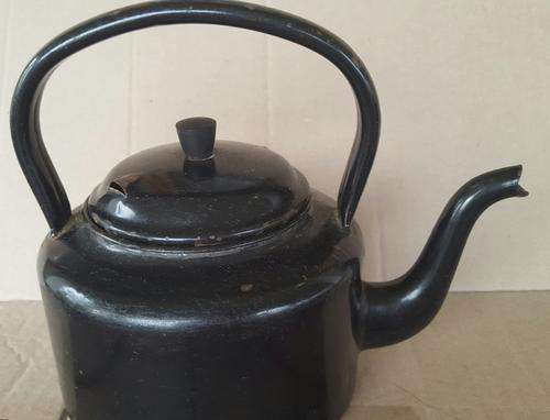 Black enamel kettle