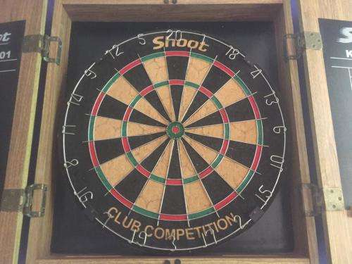 Shoot Club Competition Dartboard & Matching Cabinet