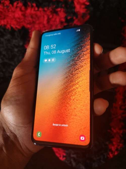 Samsung Galaxy S10e Almost Brand New