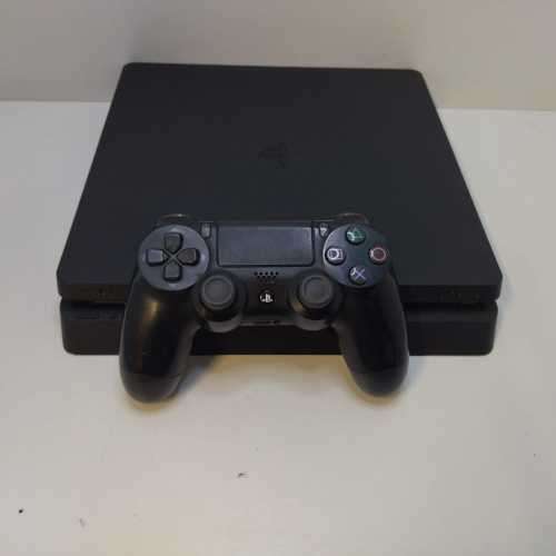 Play Station 4 Slim