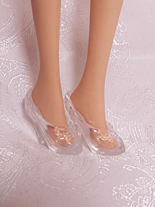"Glass" shoes for Barbie dolls