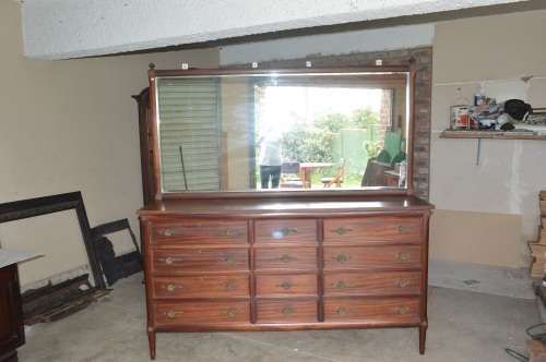 Mahogony side board/ buffet 1920's LOTS OF SPACE !!!@@@!!!