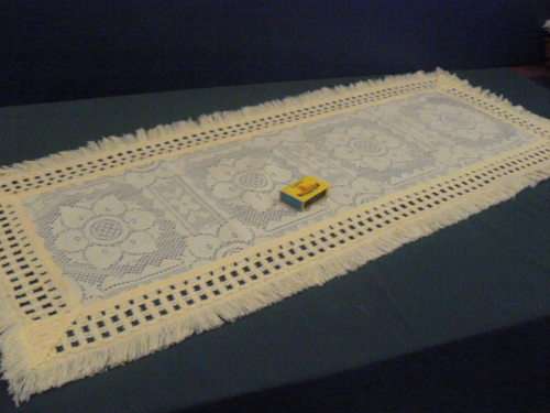 TABLE RUNER