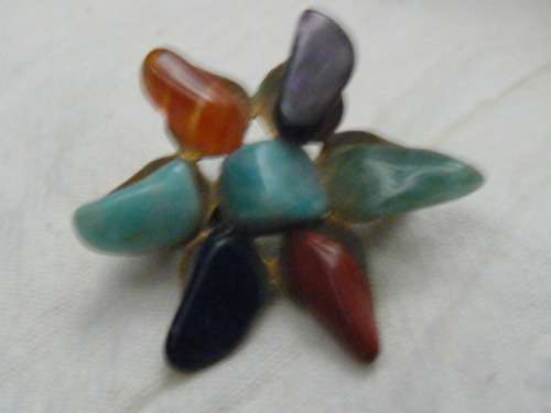 BROOCH WITH SEMI PRECIOUS STONES