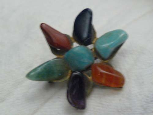 BROOCH WITH SEMI PRECIOUS STONES