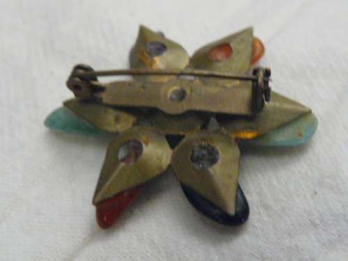 BROOCH WITH SEMI PRECIOUS STONES