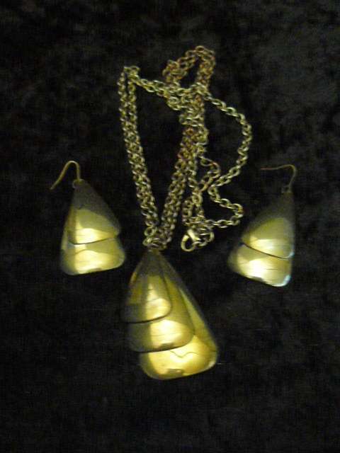 VINTAGE LIKE CHAIN PENDANT AND EARRINGS SET