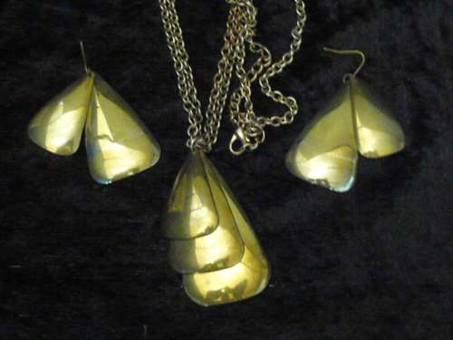 VINTAGE LIKE CHAIN PENDANT AND EARRINGS SET
