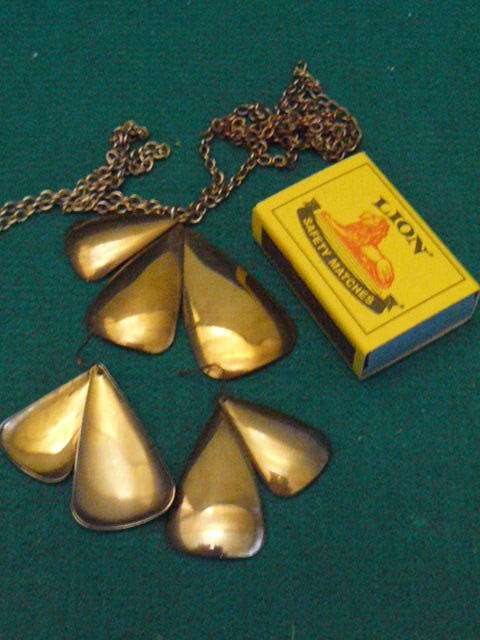 VINTAGE LIKE CHAIN PENDANT AND EARRINGS SET