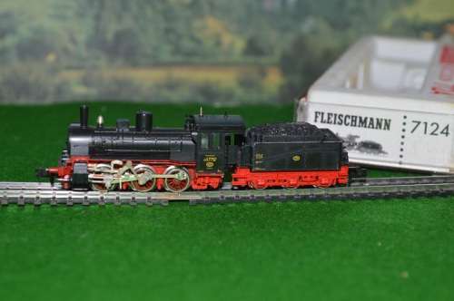 Fleischmann piccolo N guage 7124 Locomotive and tender