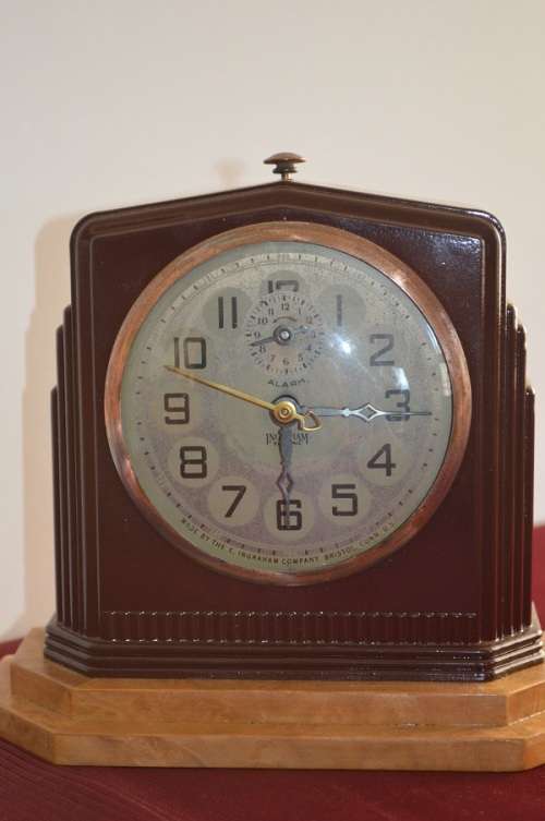 NICE ART DECO INGRAHAM ELECTRIC CLOCK