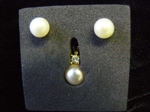 EARING AND PENDANT SET very pretty
