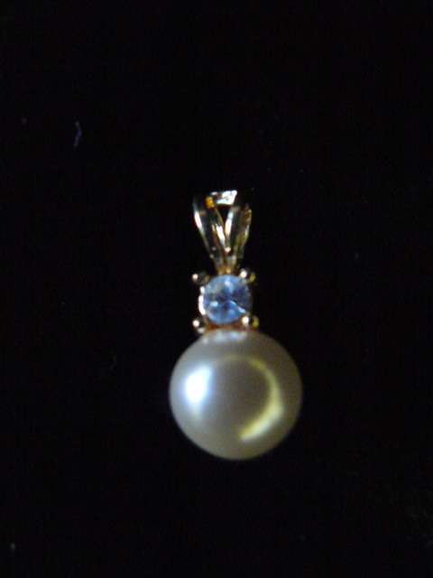 EARING AND PENDANT SET very pretty