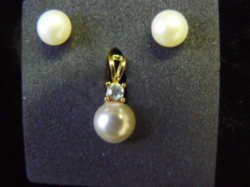 EARING AND PENDANT SET very pretty
