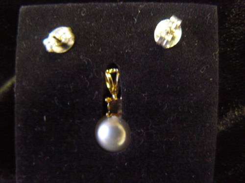 EARING AND PENDANT SET very pretty