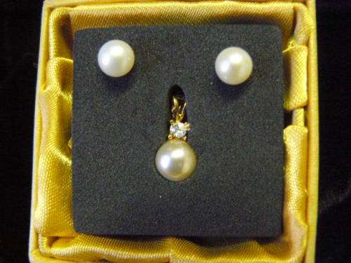 EARING AND PENDANT SET very pretty