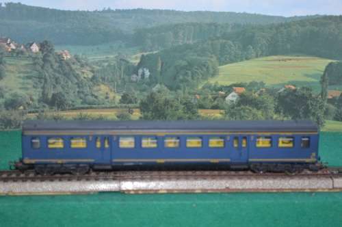 Lima HO 64001 passenger coach with lights