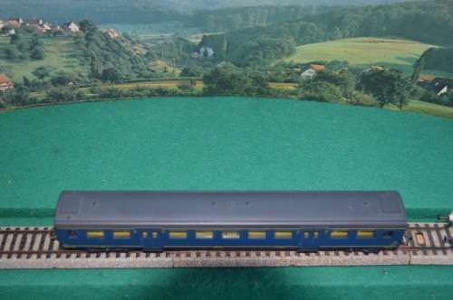 Lima HO 64001 passenger coach with lights