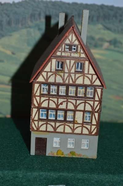 N guage 4 story apartment building