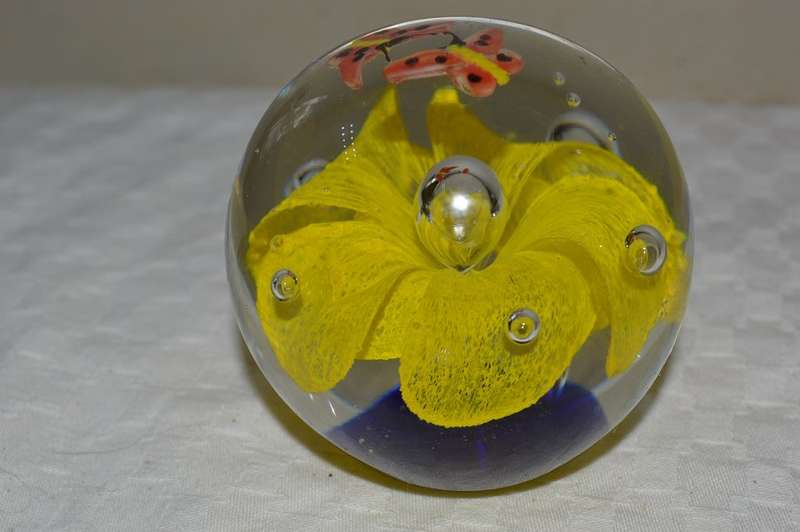 Beautiful flower glass paper weight