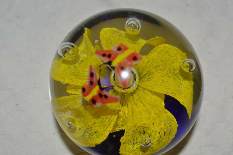 Beautiful flower glass paper weight