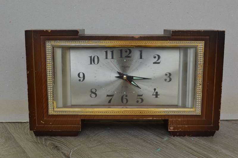 Nice Rythem mantle clock with alarm