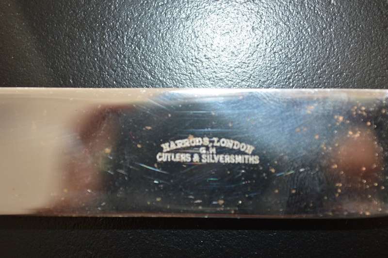 A set of 6 butter knives Harrod`s of London they look like new