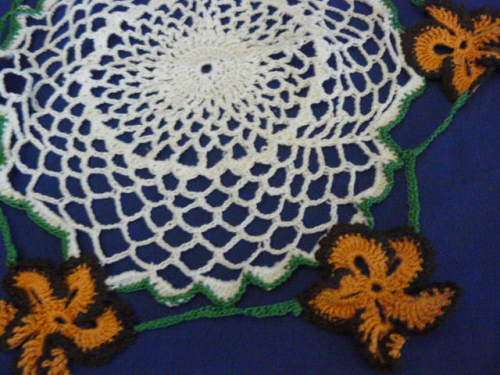 VINTAGE COTTON CROCHETED DOILIE OR USE AS JUG COVER PRETTY FLOWER