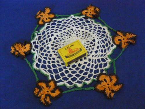 VINTAGE COTTON CROCHETED DOILIE OR USE AS JUG COVER PRETTY FLOWER