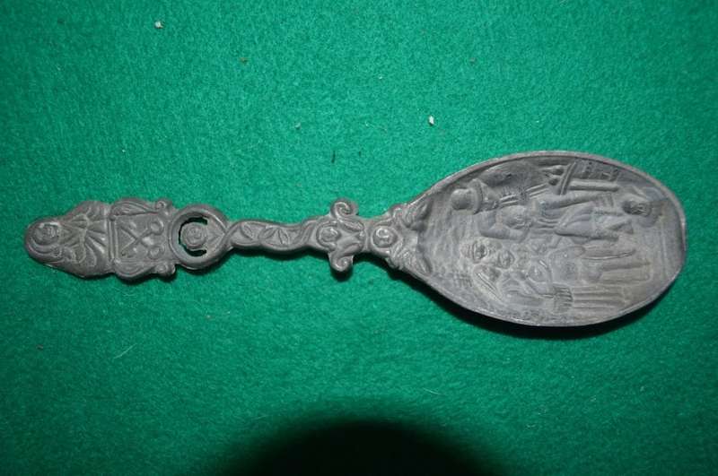 A large very old antique Dutch pewter spoon with Dentist crossed keys & cherubs