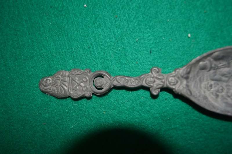 A large very old antique Dutch pewter spoon with Dentist crossed keys & cherubs