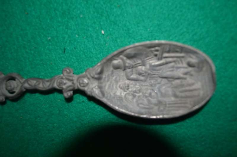 A large very old antique Dutch pewter spoon with Dentist crossed keys & cherubs