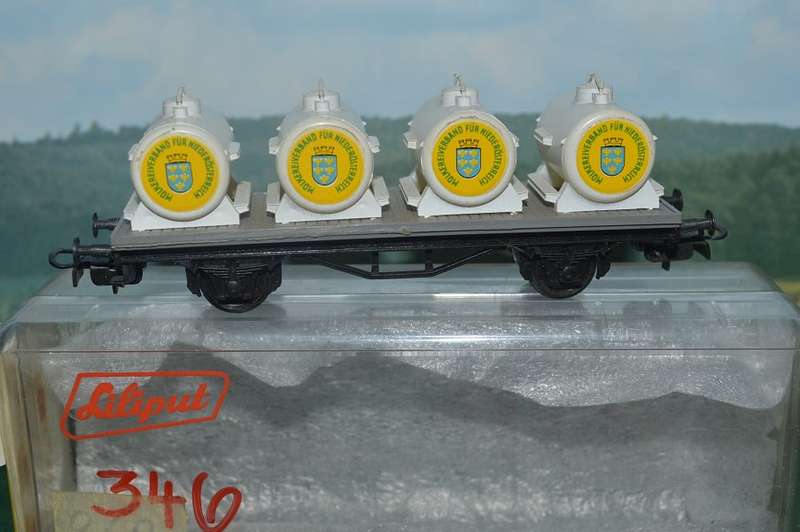 Liliput HO 205 flat bed with milk containers