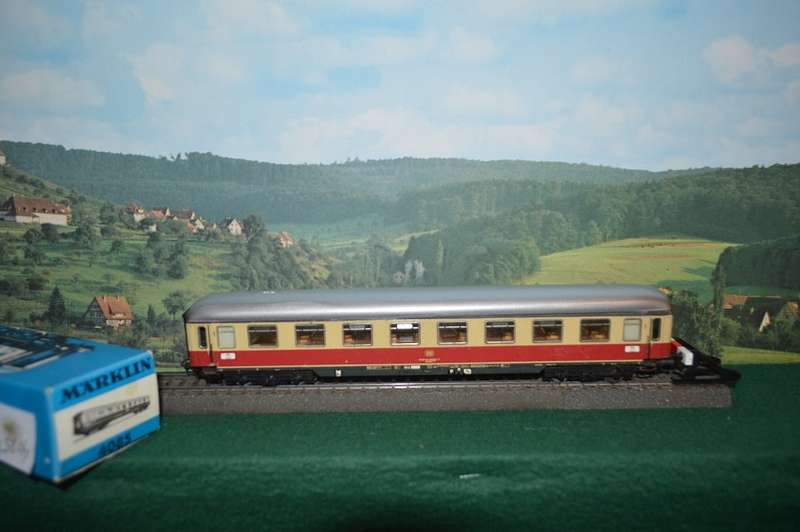 Marklin HO 4085 DB Passenger coach electric class1