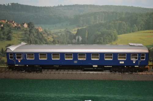 Marklin Ho 4027 DB  stuttgart Frankfurt cl 1 passenger coach