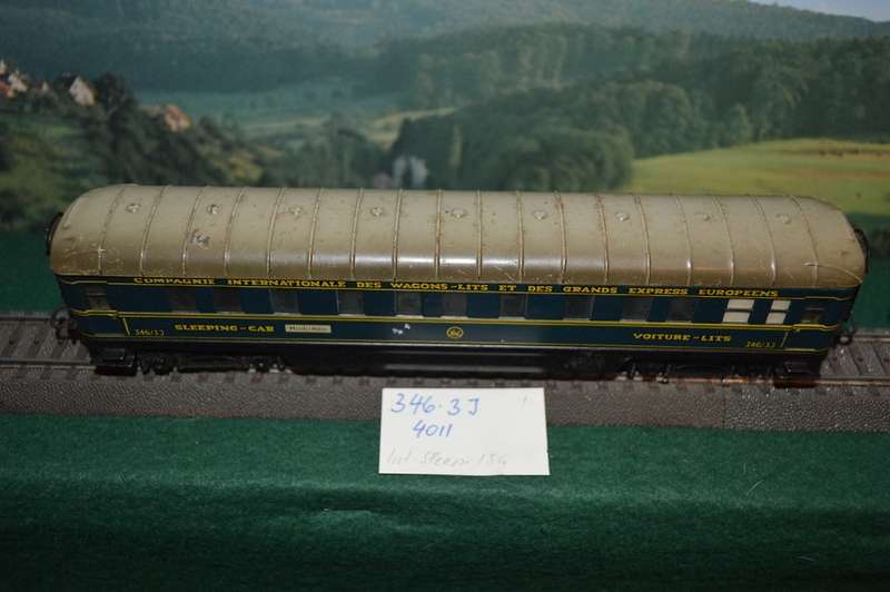 1950's metal Marklin HO 346-3J 4011 Blue sleeping coach (1)