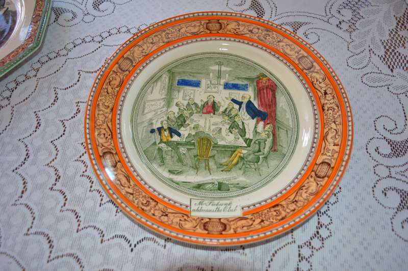Adams Pickwick `Mr Pickwick addresses the club` 25cm diam
