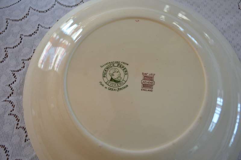 Adams Pickwick `Mr Pickwick addresses the club` 25cm diam