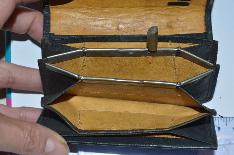 Edwardian (1901) Solid Sterling Silver Mount Leather Wallet Purse Pocket Coin Stamp Case.