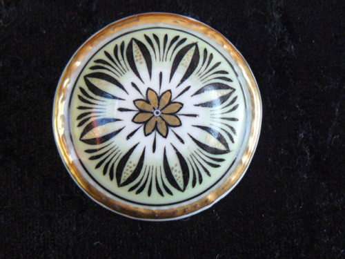 HAND PAINTED PORCELAIN BROOCH 4 CM - GOLD RIM